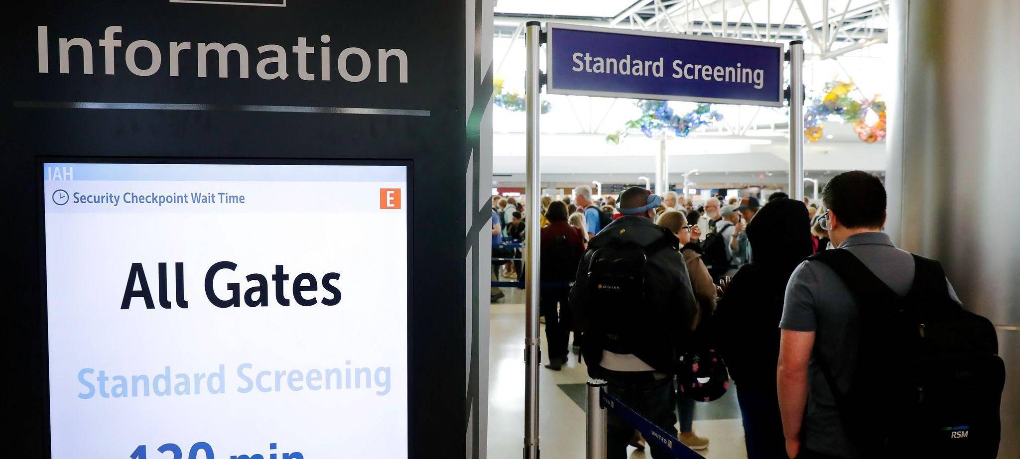 Lange Warteschlangen auf Flughafen in Houston