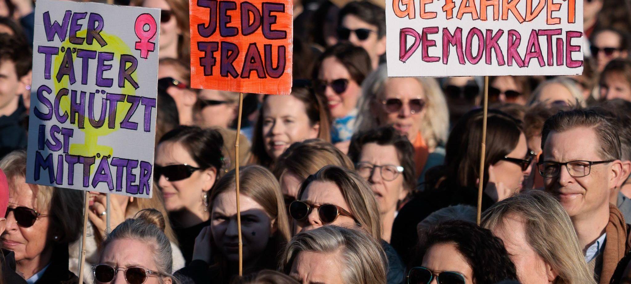 Demonstration gegen sexualisierte digitale Gewalt