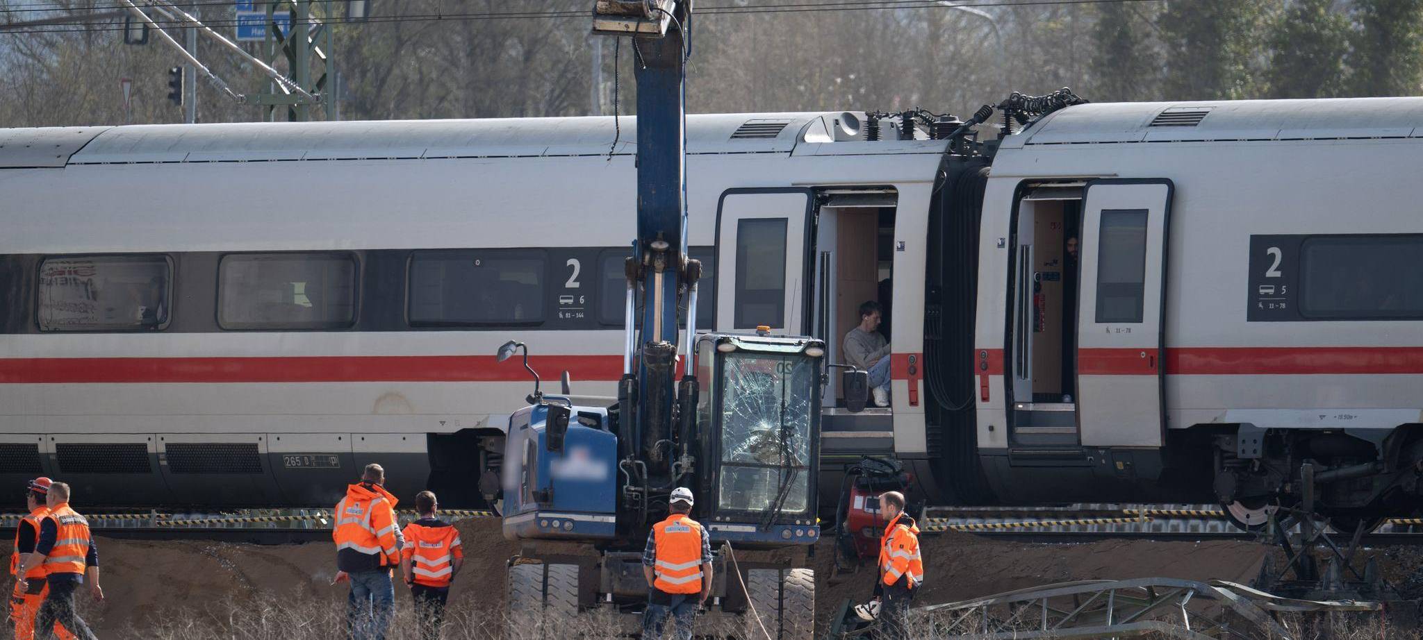Baggerfahrer bei ICE-Unfall nahe Gelnhausen verletzt