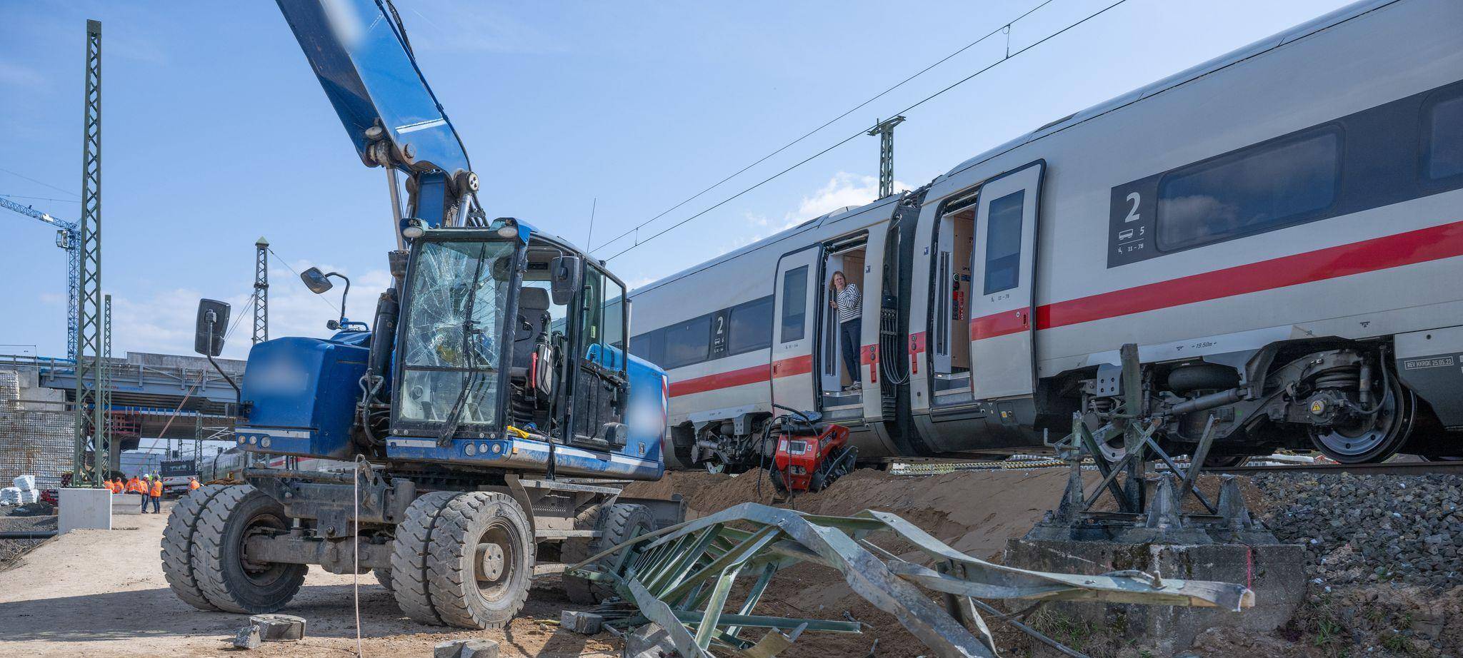 Baggerfahrer bei ICE-Unfall nahe Gelnhausen verletzt