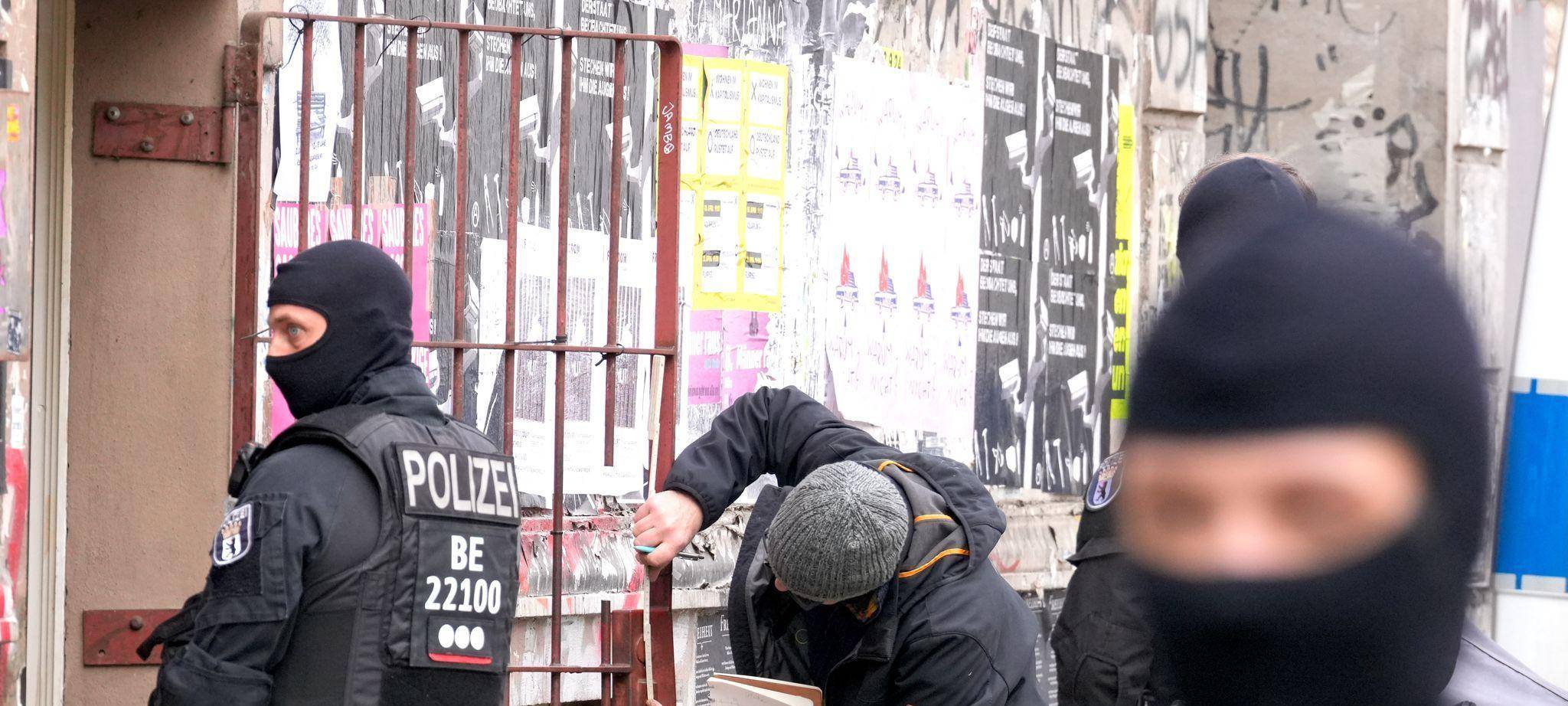 Razzia nach Anschlag auf Strommast im September in Berlin