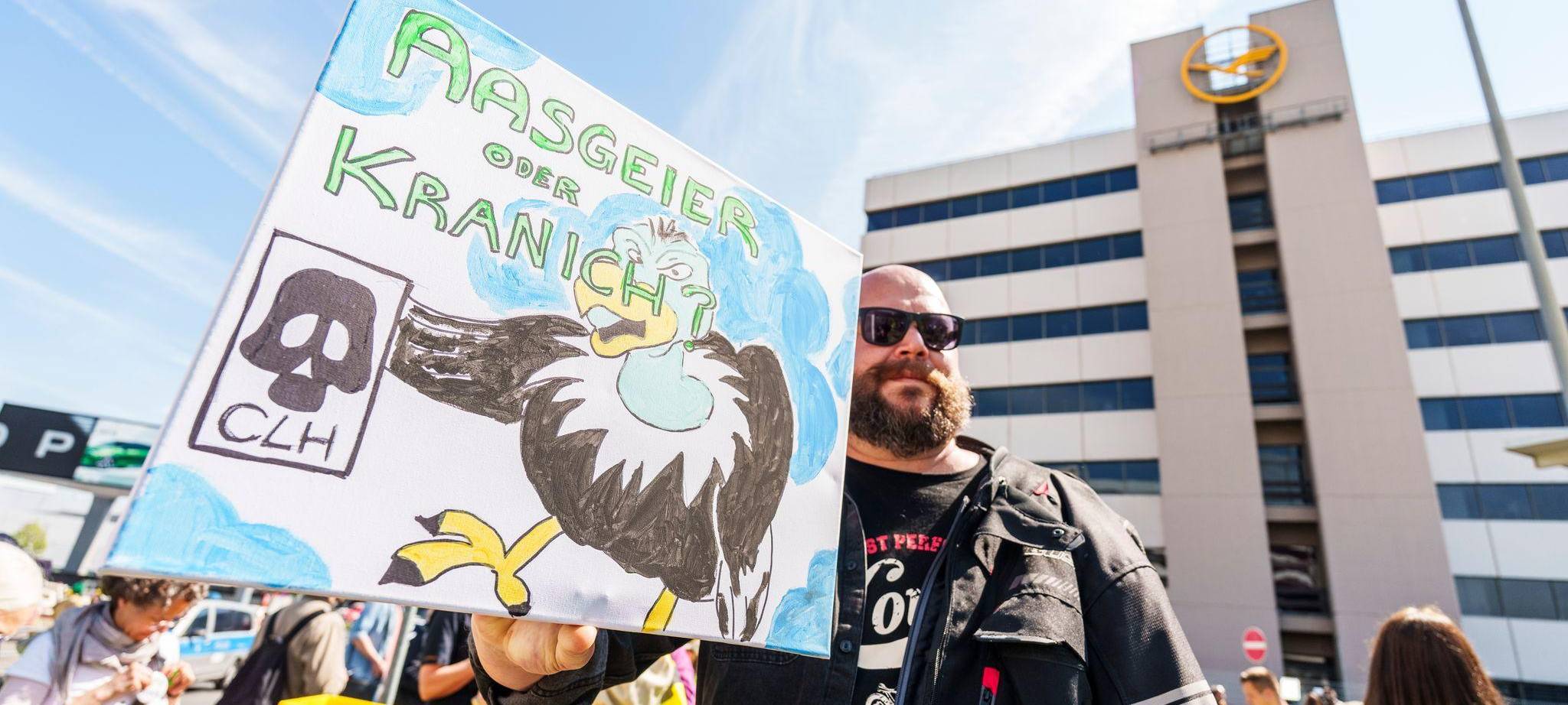 Proteste zum Lufthansa-Jubiläum