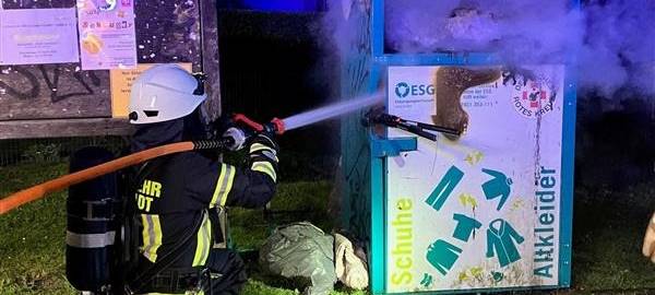 29-Jährige brennt Altkleidercontainer in Lippstadt-Cappel ab