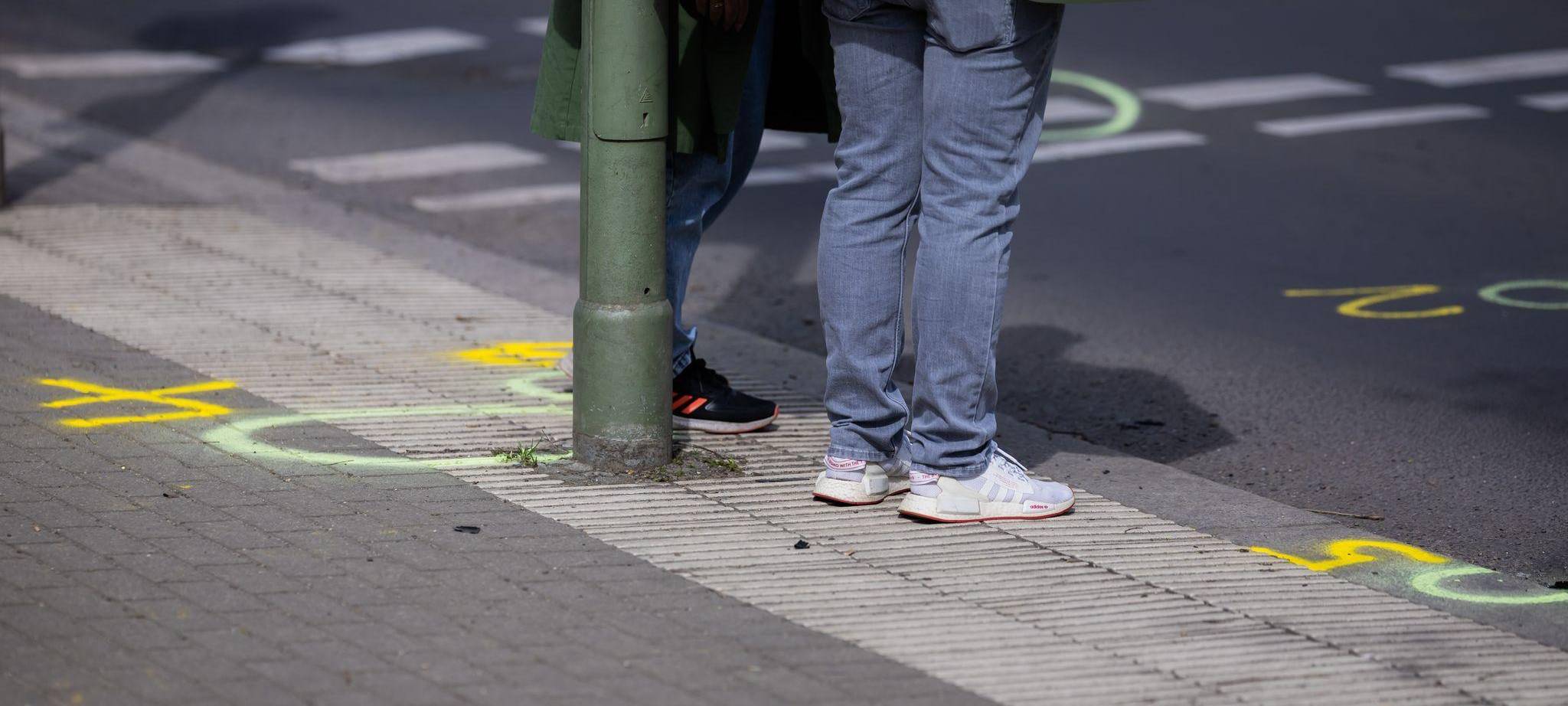 Auto erfasst Mädchen auf E-Scooter – 14-Jährige stirbt