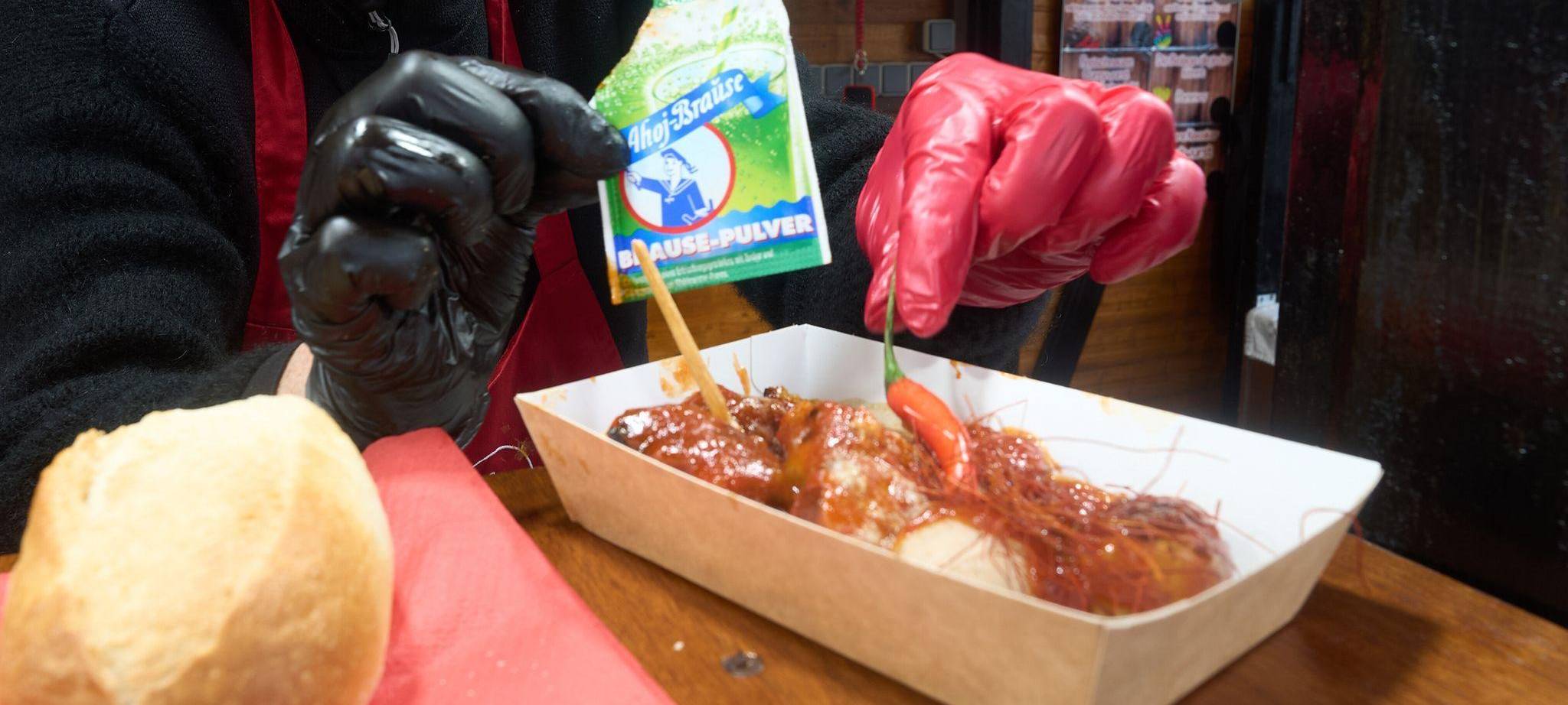 Currywurst im Ahoi-Brause-Stil