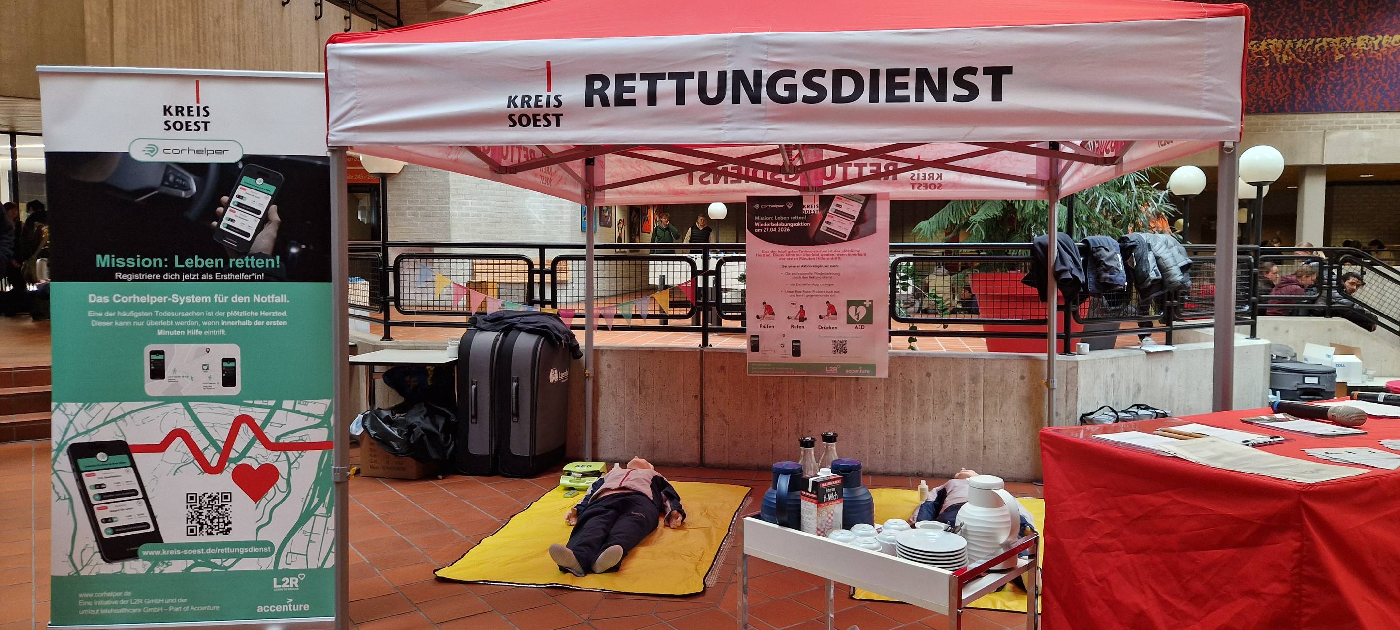 Schüler aus dem Kreis Soest üben Wiederbelebung im Ernstfall