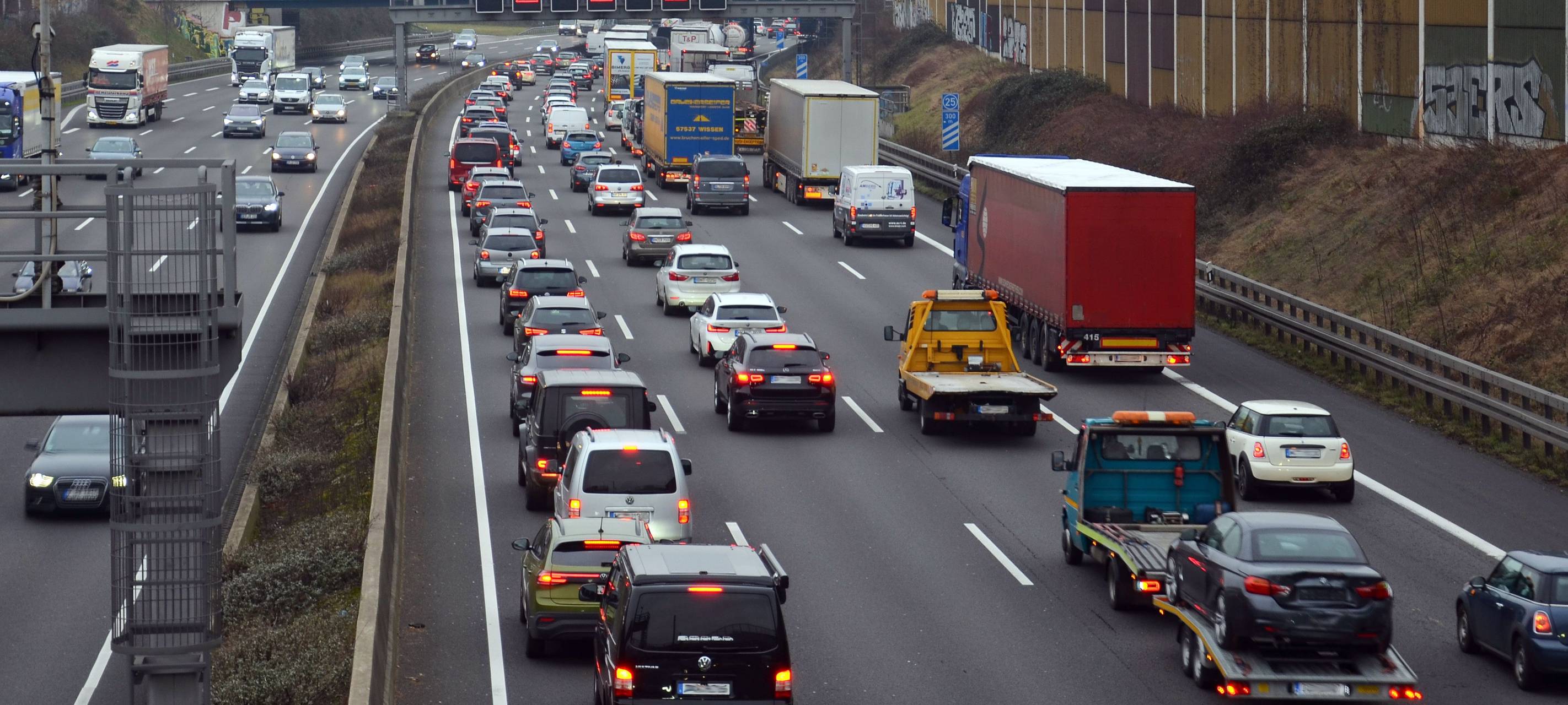 ADAC warnt vor Staus zum 1.-Mai-Wochenende