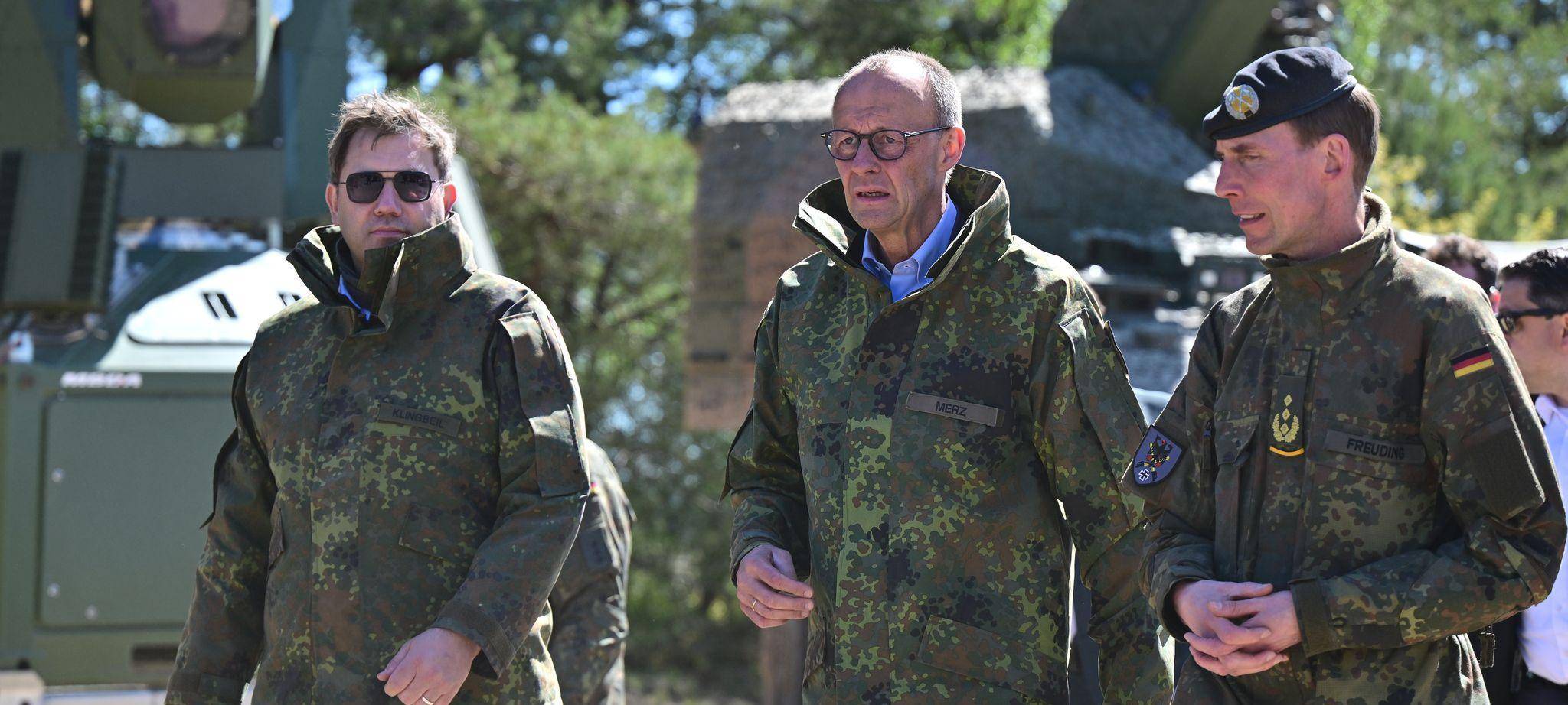 Bundeskanzler Merz besucht Bundeswehr in Munster