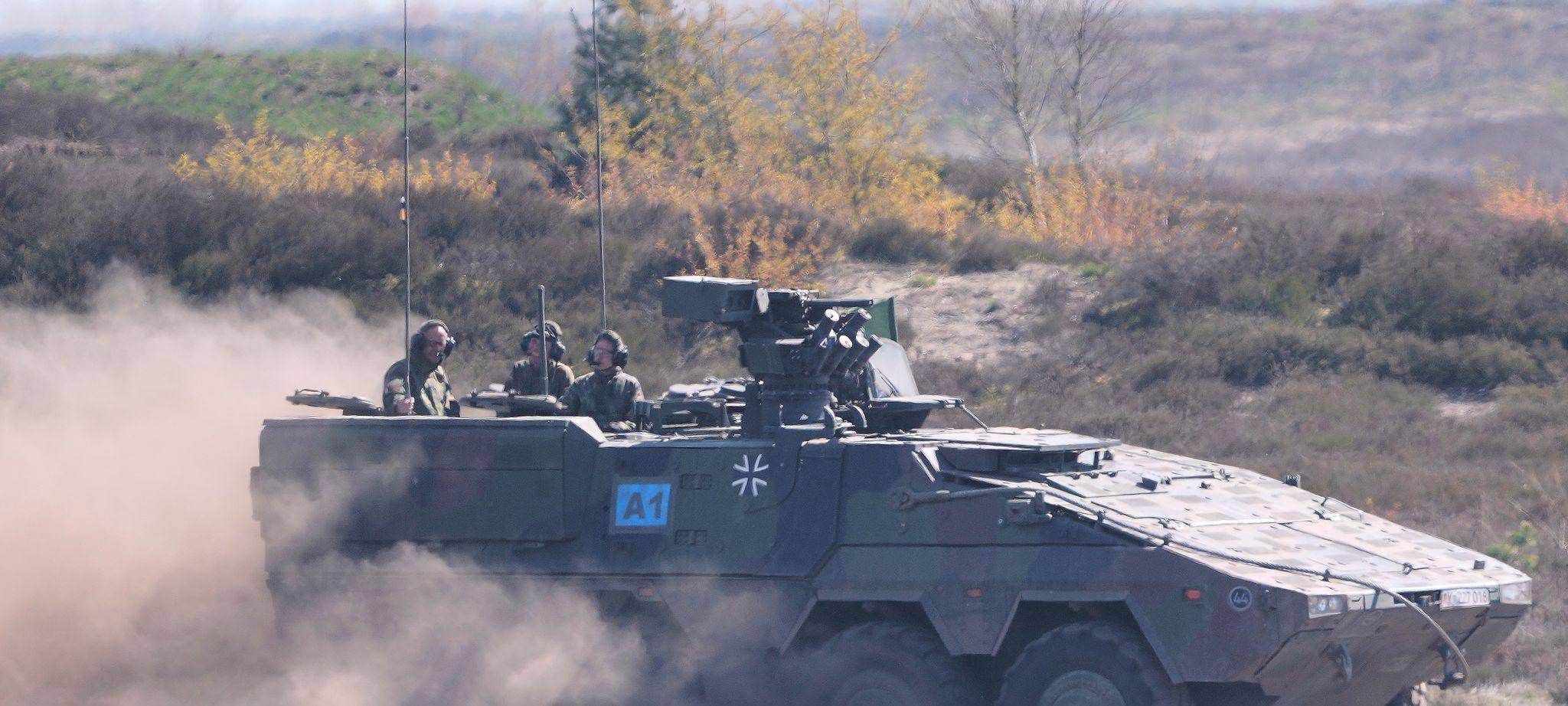 Bundeskanzler Merz besucht Bundeswehr in Munster