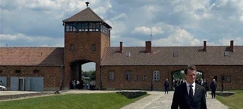Wüst besucht Auschwitz und fordert klare Haltung
