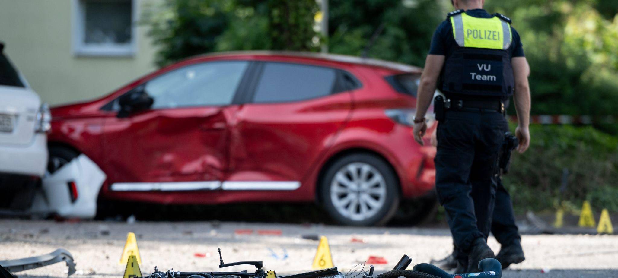 Autofahrerin fährt Kinder an - ein Kind lebensgefährlich verletzt