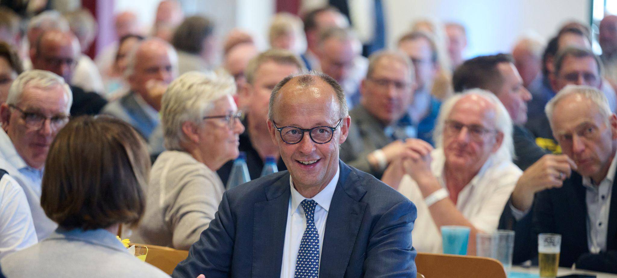 Bundeskanzler Merz beim Jubiläum des Neheim-Hüstener Programms