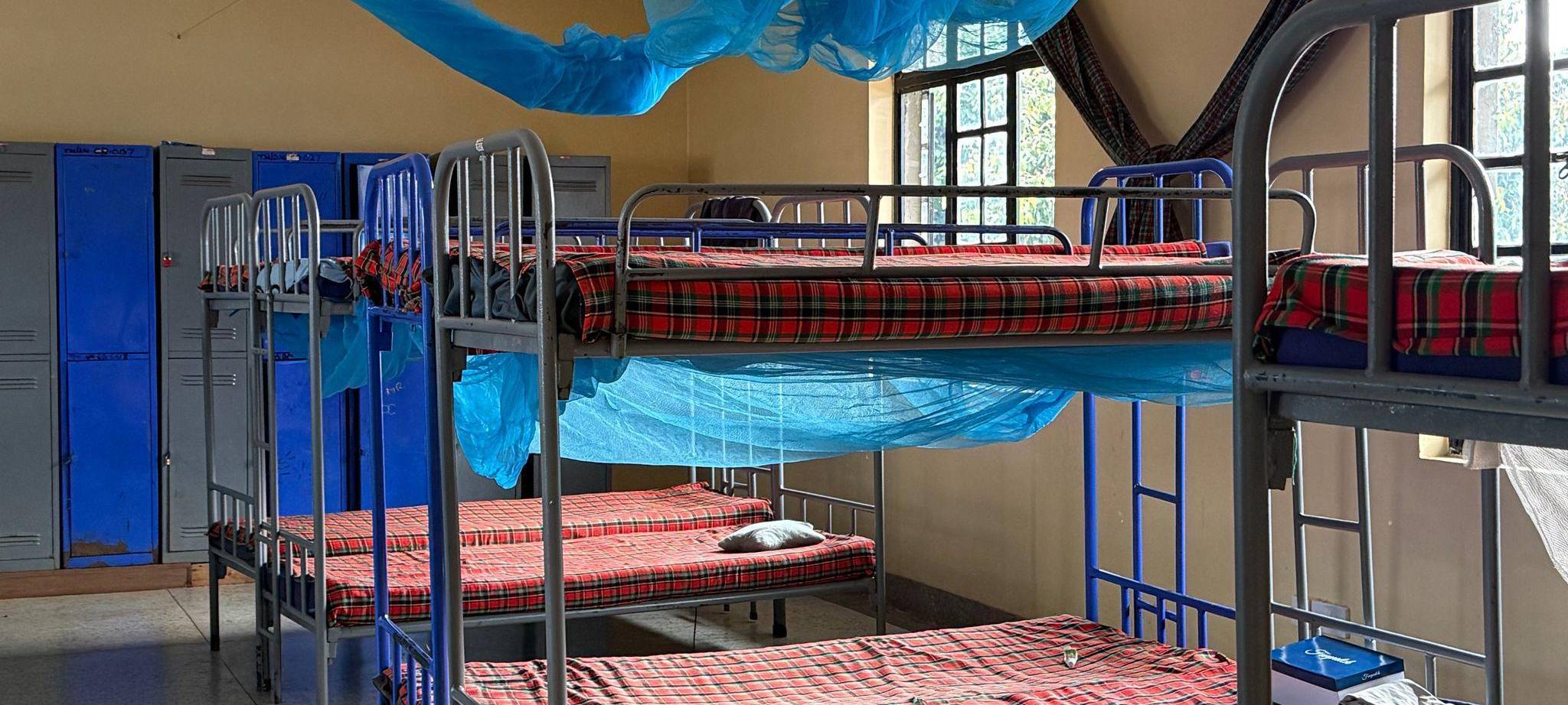 Typischer Schlafsaal für Kinder in Kenia