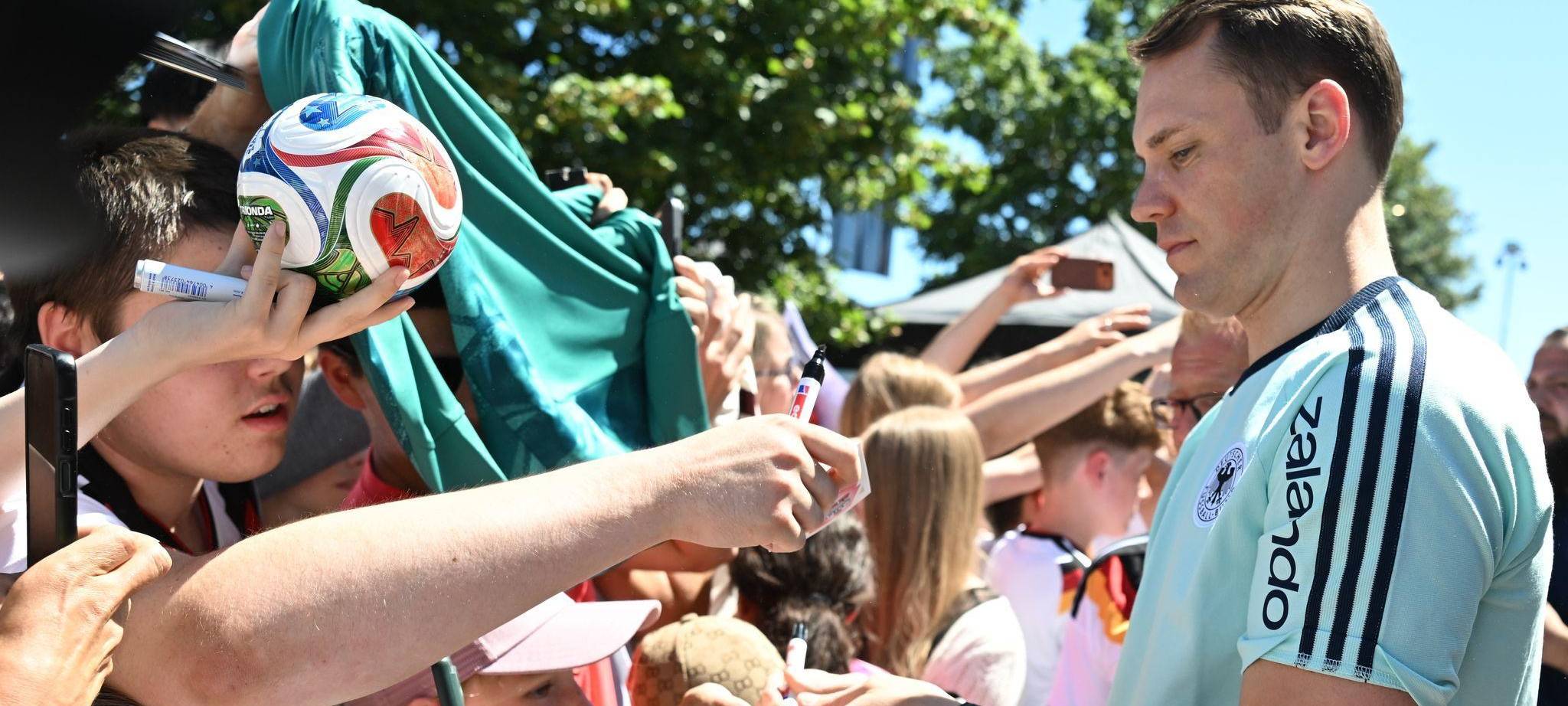 Autogrammstunde Manuel Neuer