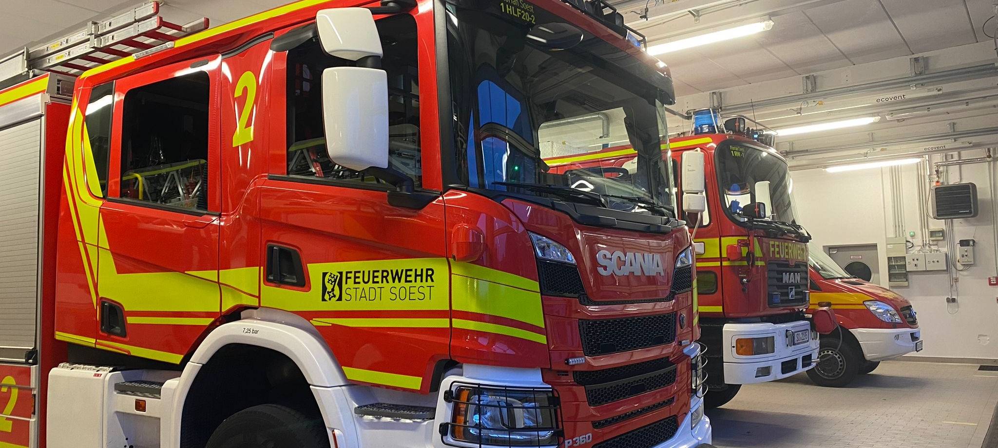 Über 150 Strohballen brennen bei Rüthen-Kellinghausen