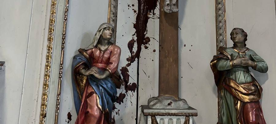 Unbekannte beschmutzen Figur im Patrokli-Dom