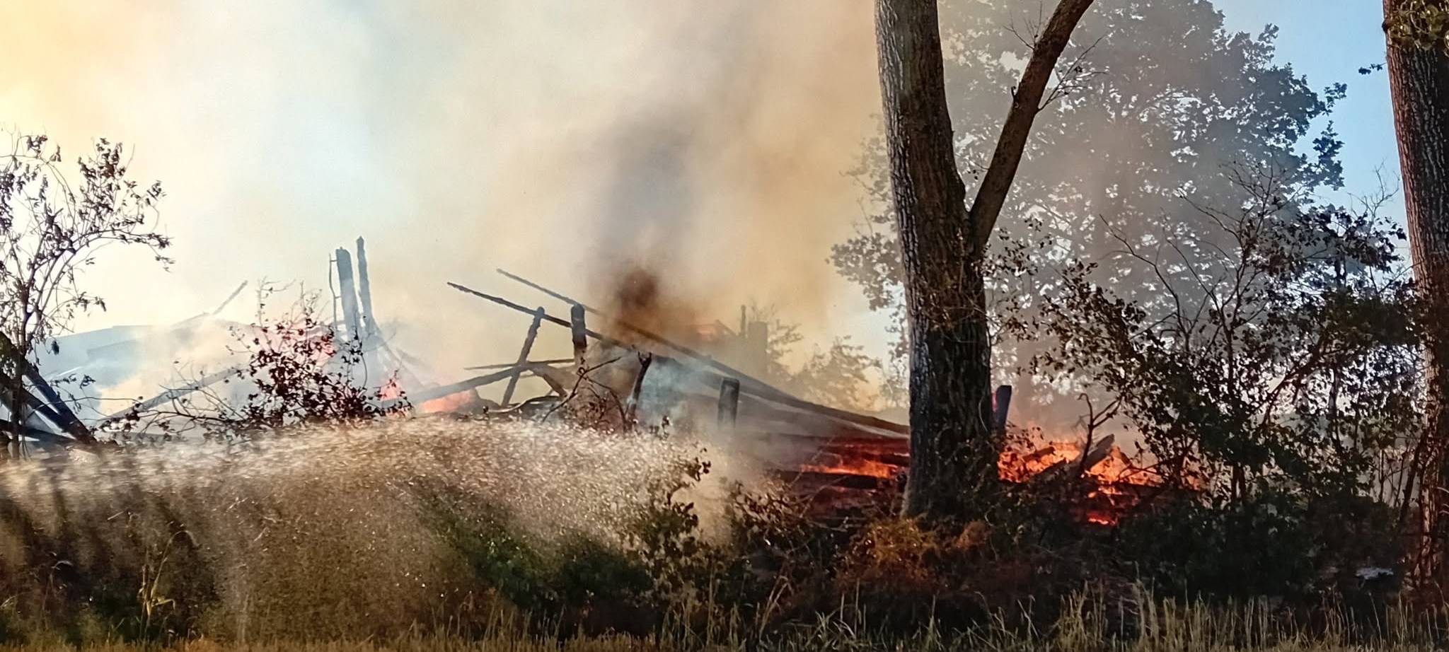 Feldscheune bei Rüthen steht in Flammen