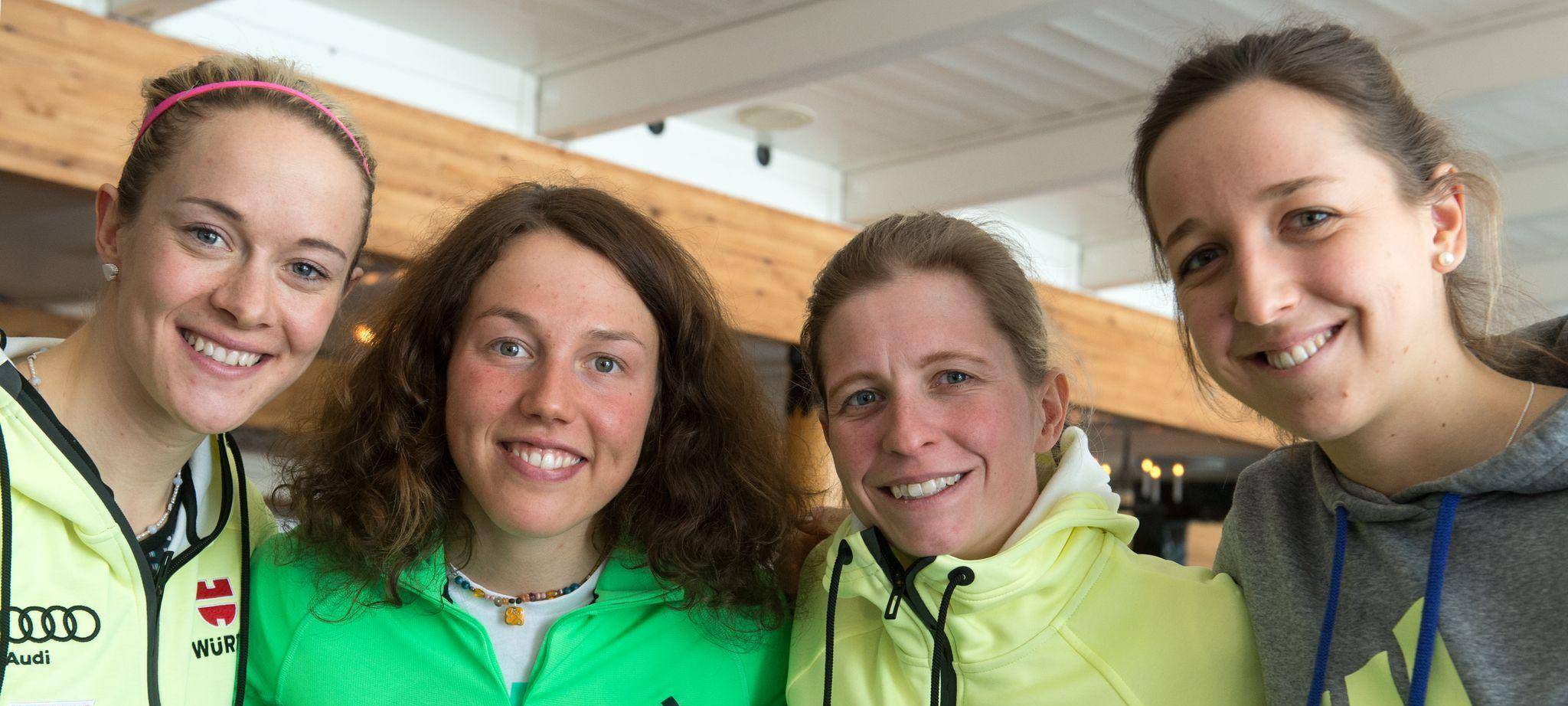 Maren Hammerschmidt (l) und Laura Dahlmeier (2.v.l.)