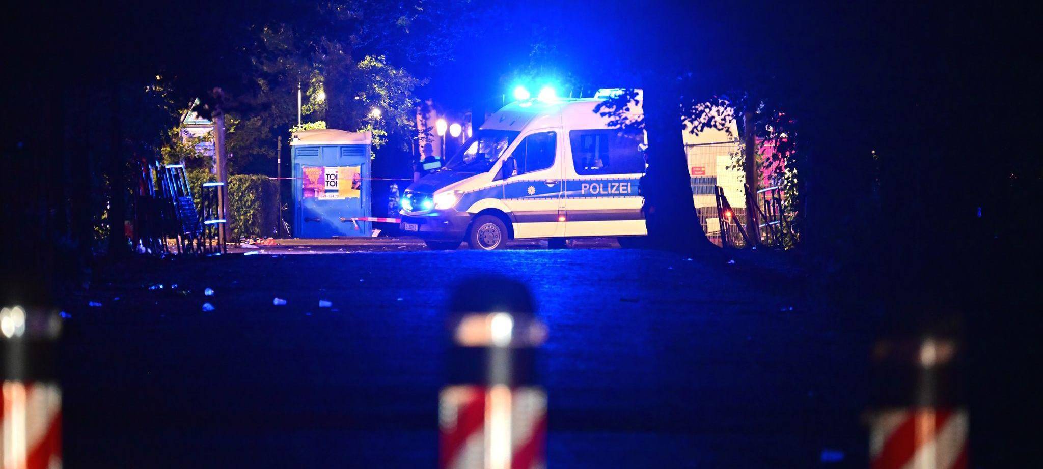 Auto rast in Menschenmenge - CSD abgebrochen