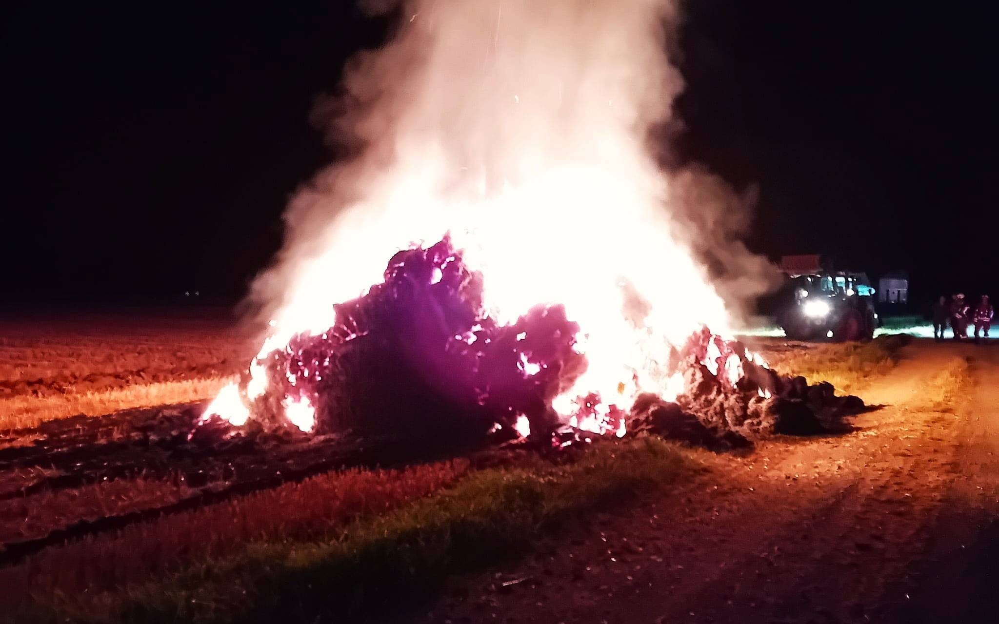 Schon wieder Feuer: 250 Strohballen brennen in Rüthen