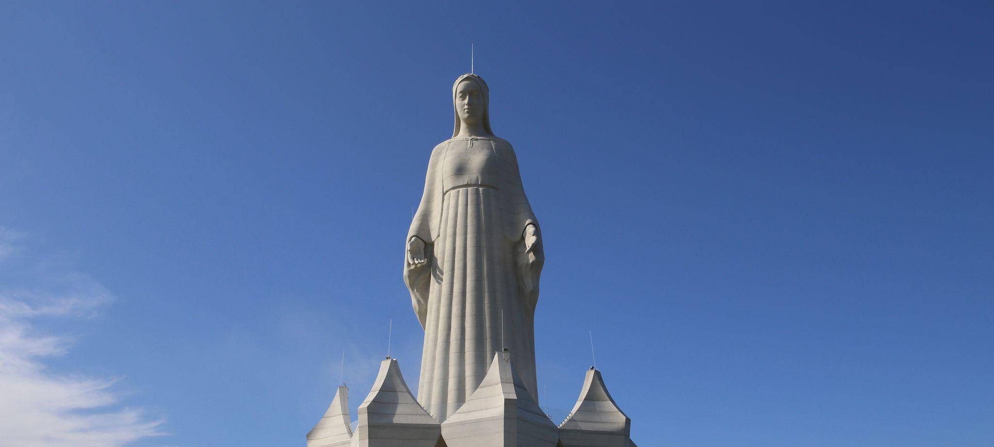 Gigantische Marienstatue in Polens Provinz