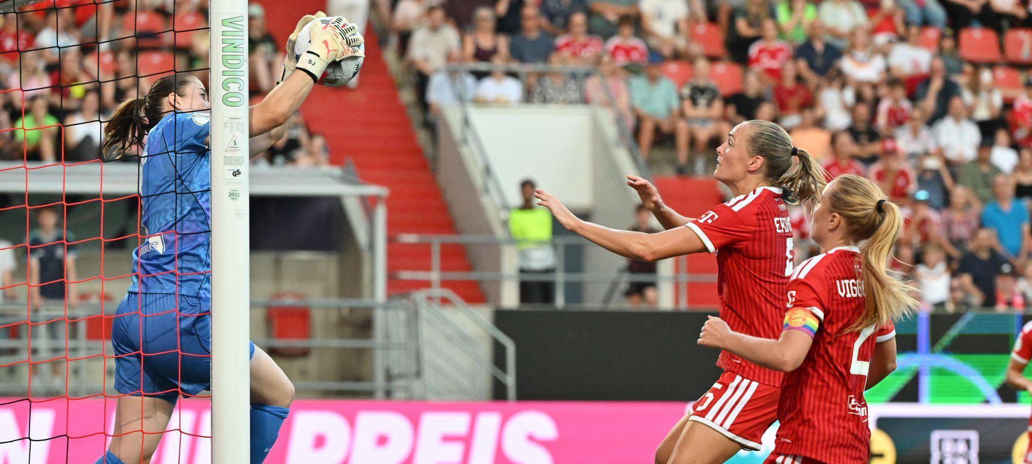 DFB-Supercup - Bayern München - VfL Wolfsburg