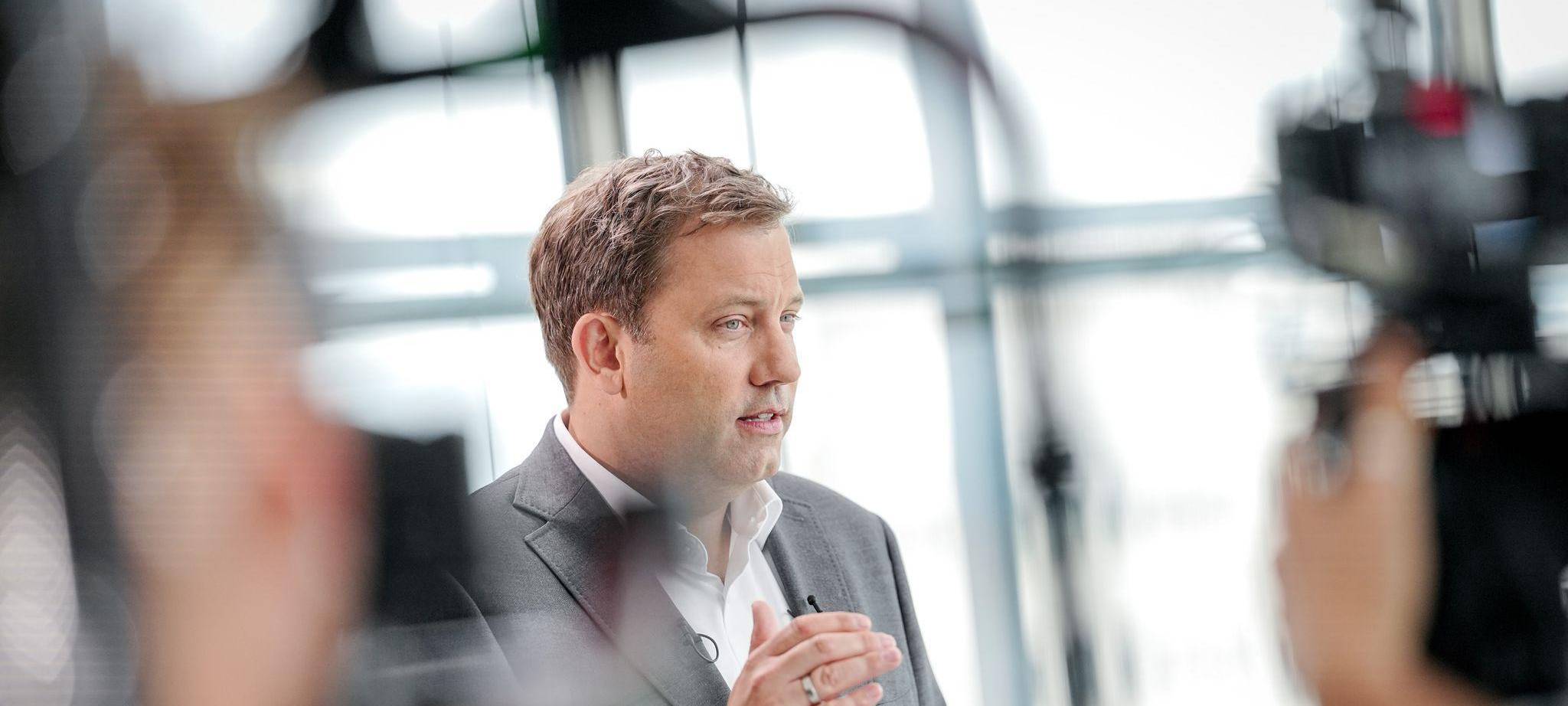 SPD-Chef Lars Klingbeil im Sommerinterview in Sat.1 :newstime