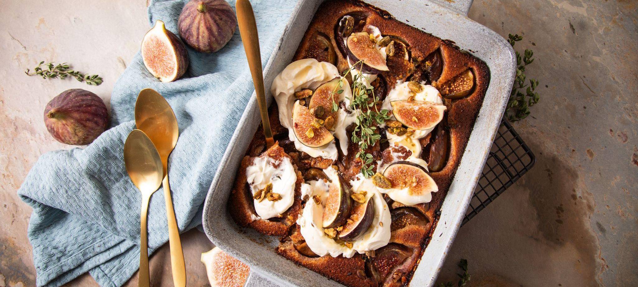 Feigen-Clafoutis mit Creme Fraiche, Honig und Thymian