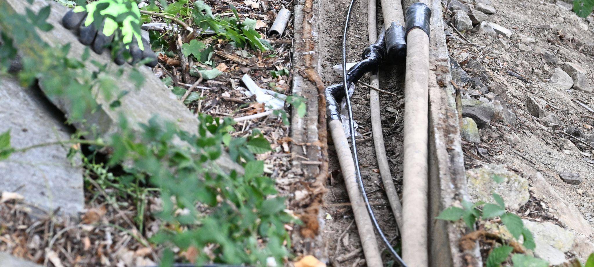 Mehrere Kabel nahe Bahngleise durchtrennt