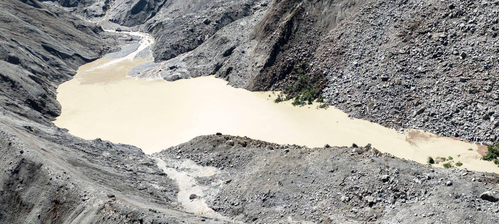Sturzflut an Grenze zwischen China und Nepal