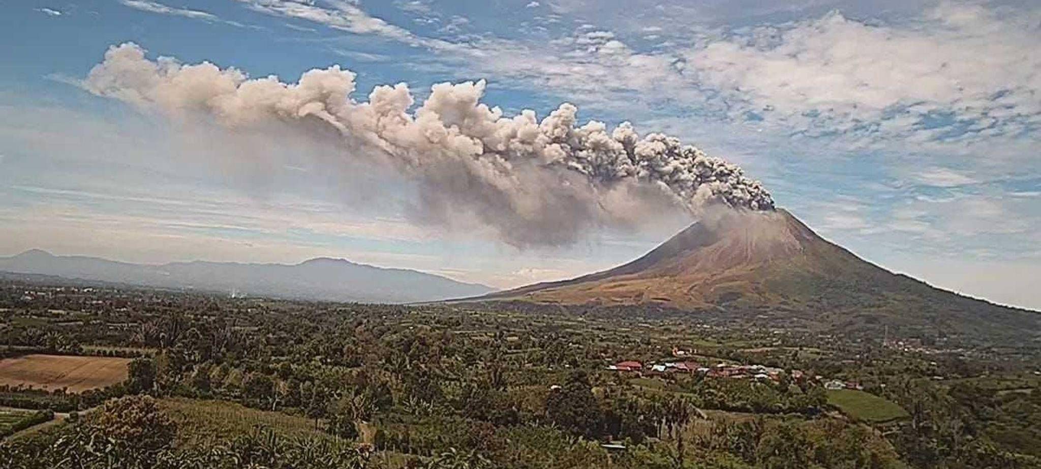 Vulkan Sinabung auf Sumatra ausgebrochen