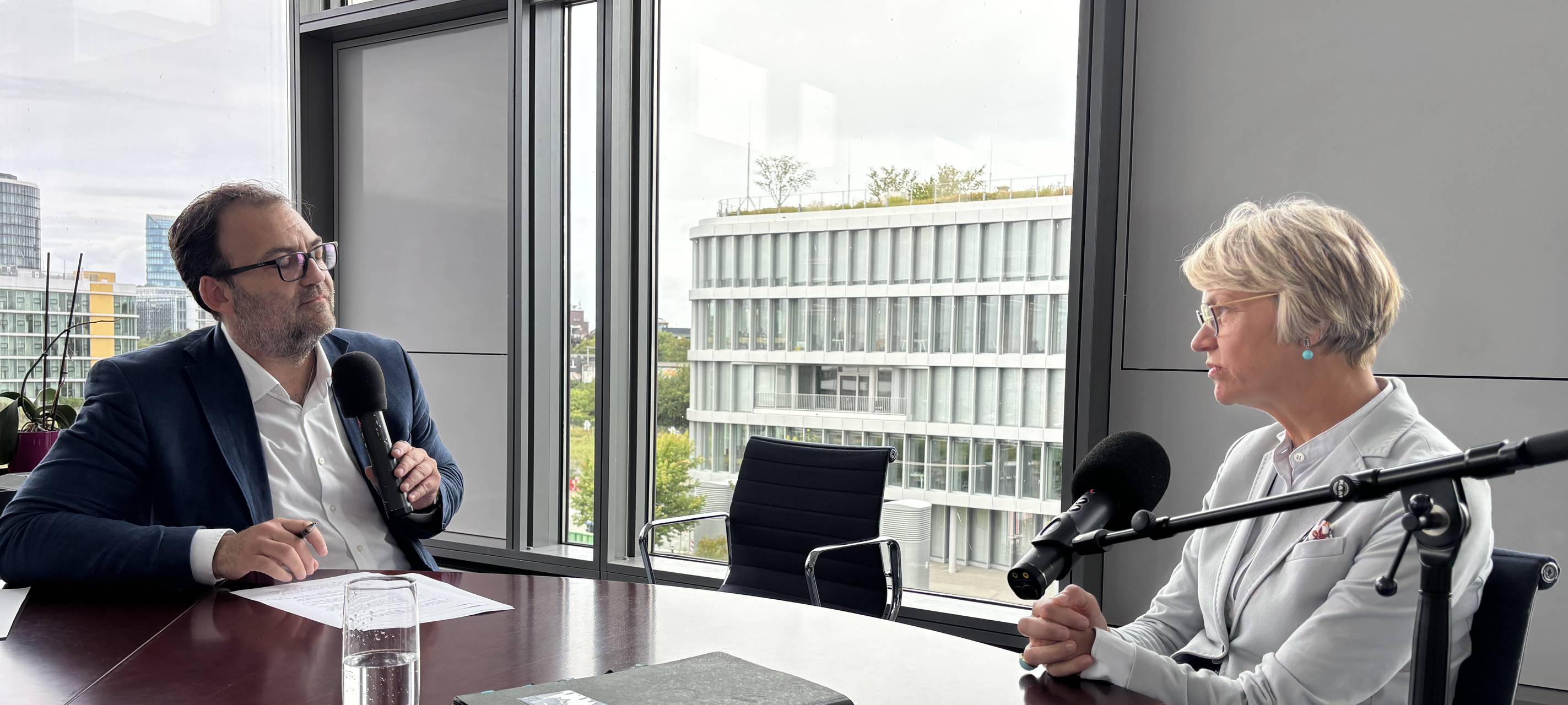 NRW-Schulministerin Feller und José Narciandi
