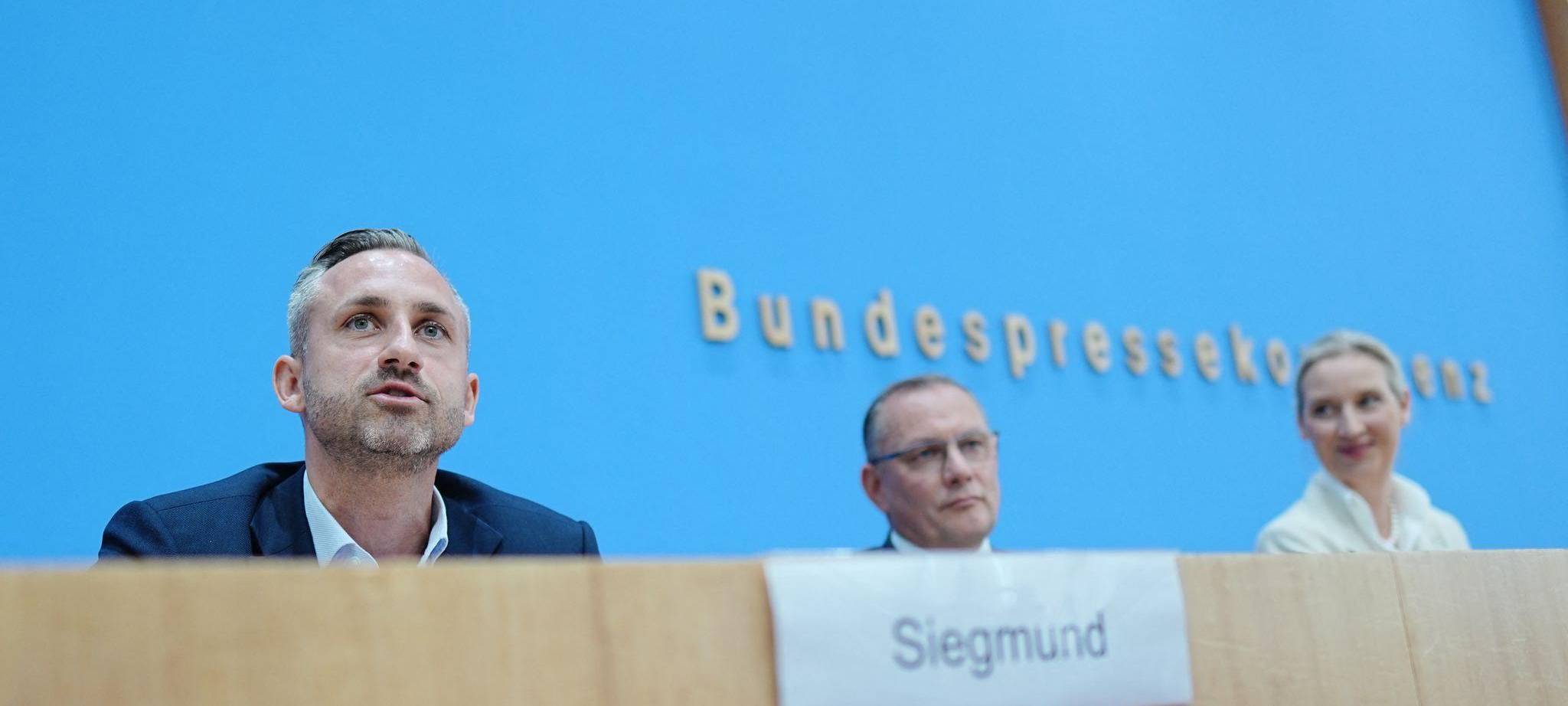 AfD wertet Wahlergebnis aus.