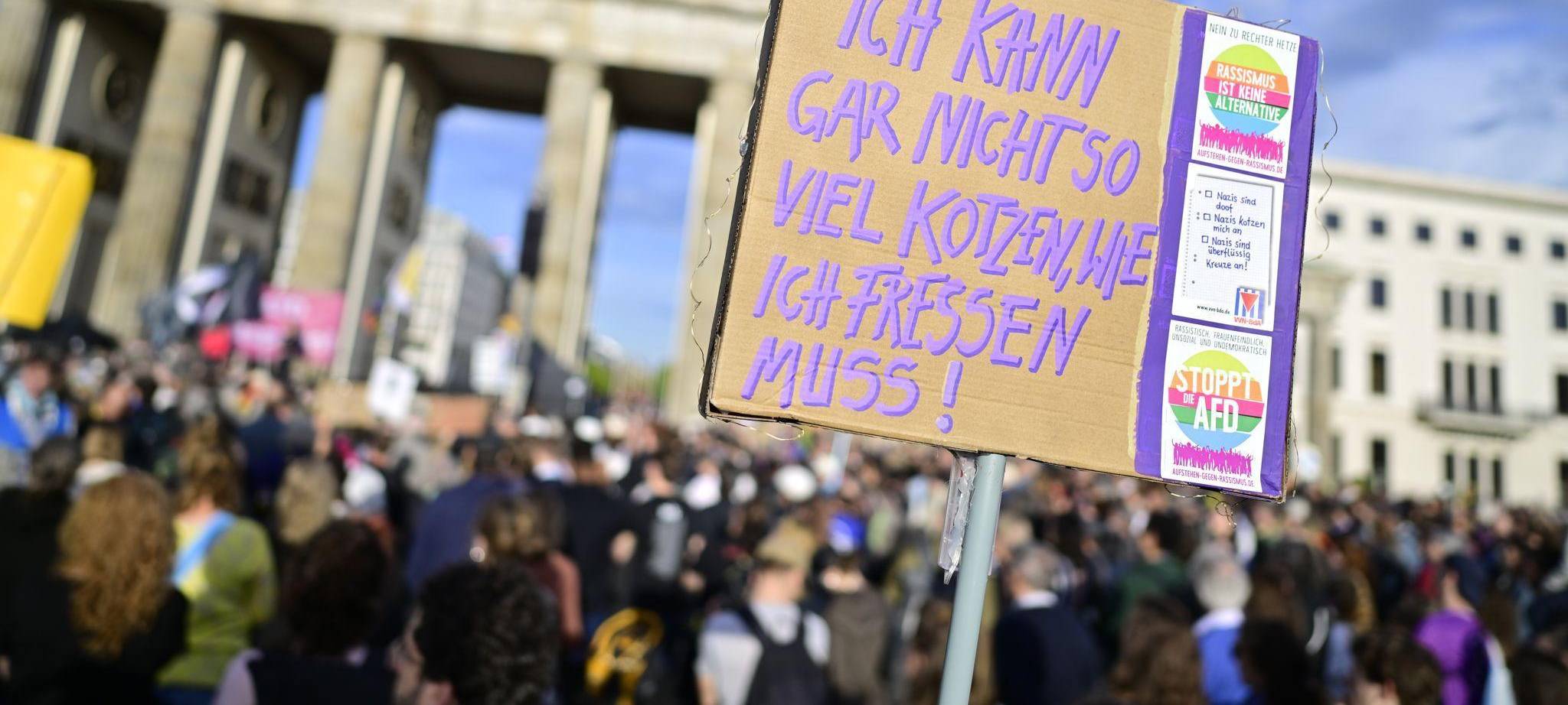 Nach der Wahl in Sachsen-Anhalt - Proteste in Berlin