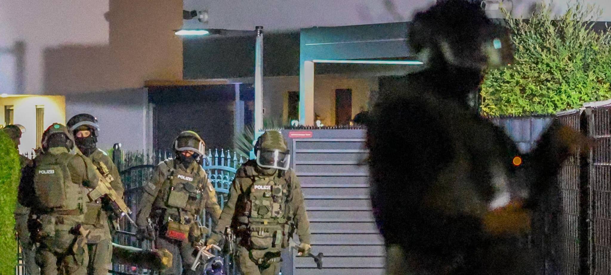 Groß angelegte Razzia gegen Geldwäscher und "Hells Angels"