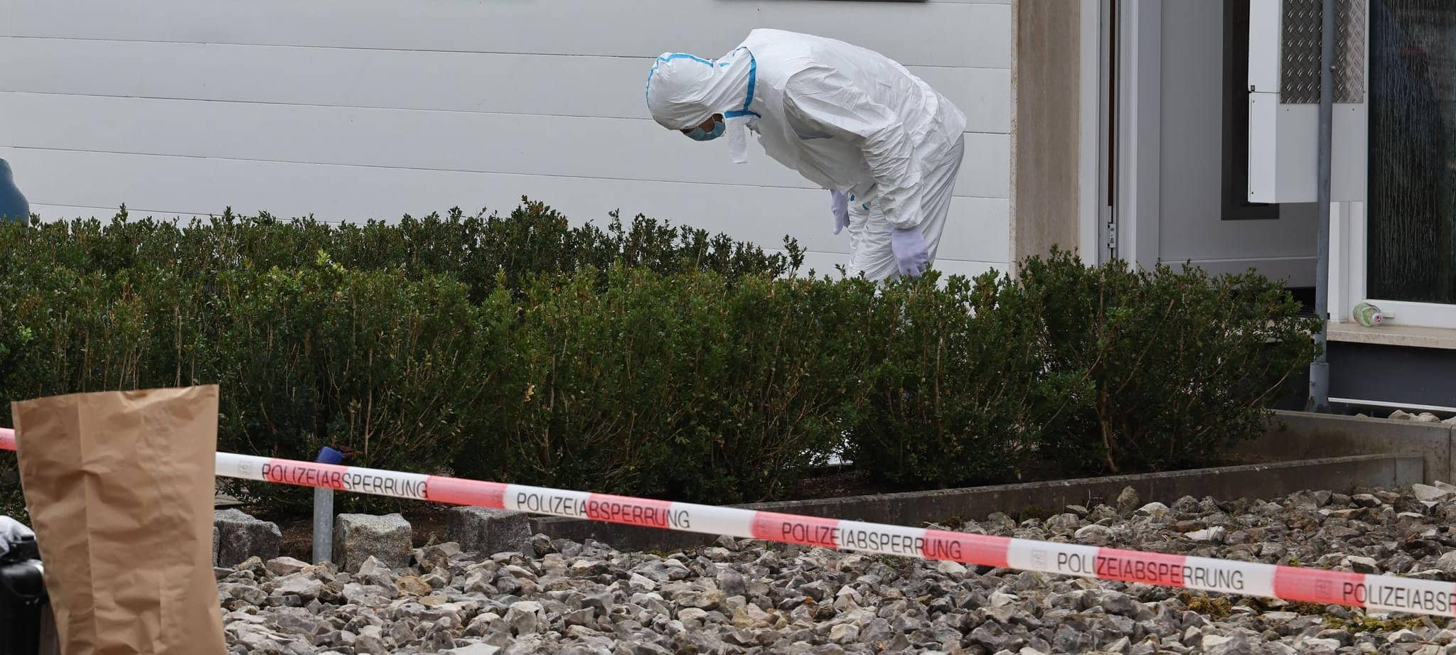 Zwei Behördenmitarbeiter bei Waffenkontrolle erschossen
