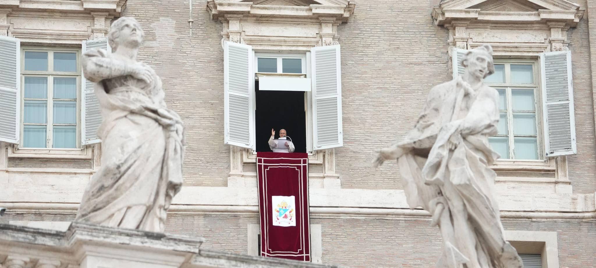 Papst spricht nach überstandener OP Angelus-Gebet
