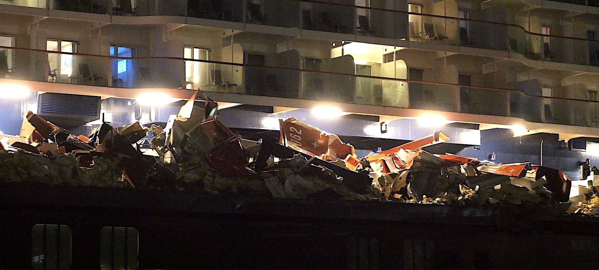 Kreuzfahrtschiff stößt mit Containerschiff zusammen