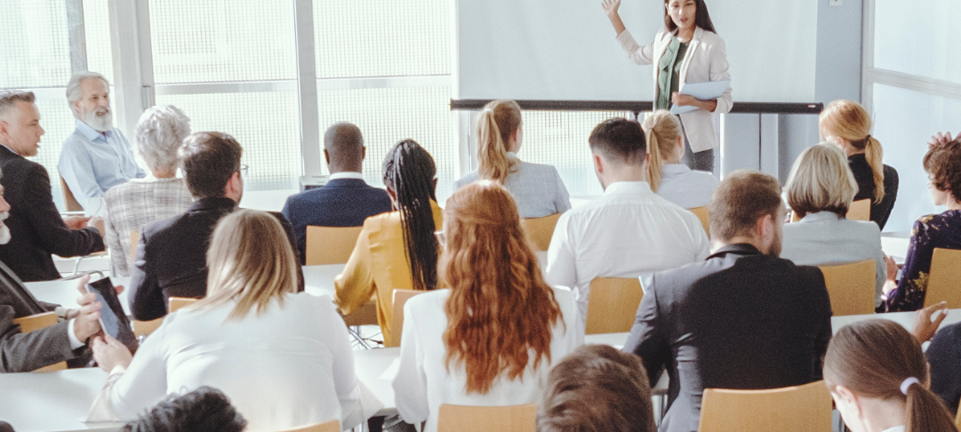 Eine Gruppe in einer Fortbildung.