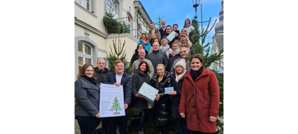 Weihnachtswunschbäume: Kinderwünsche in Lippstadt erfüllen