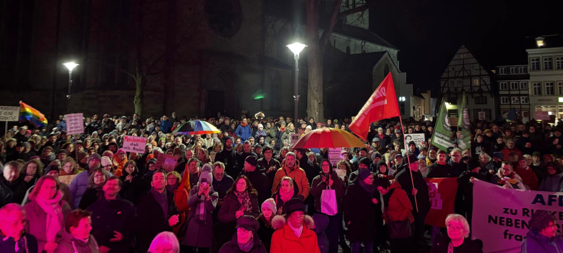 Trotz Wind und Wetter: 600 Leute demonstrieren in Soest