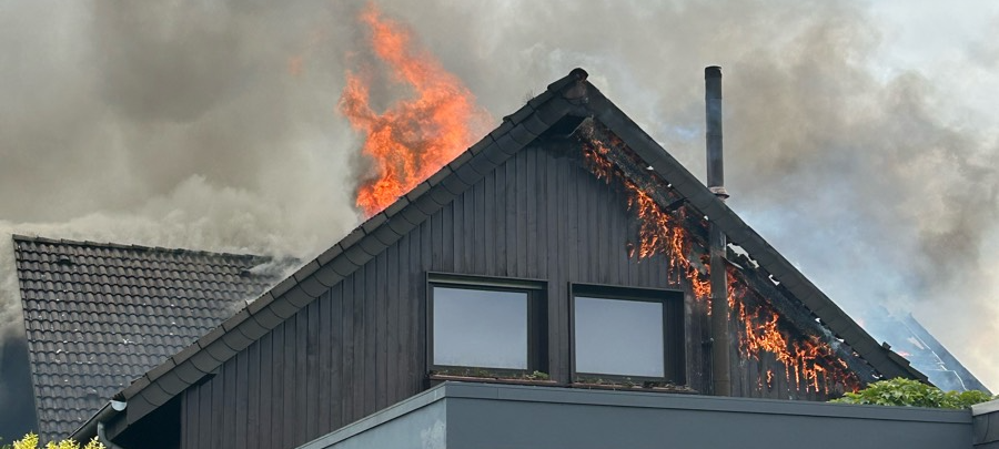 Großbrand in Anröchte: Wohnhaus steht in Flammen