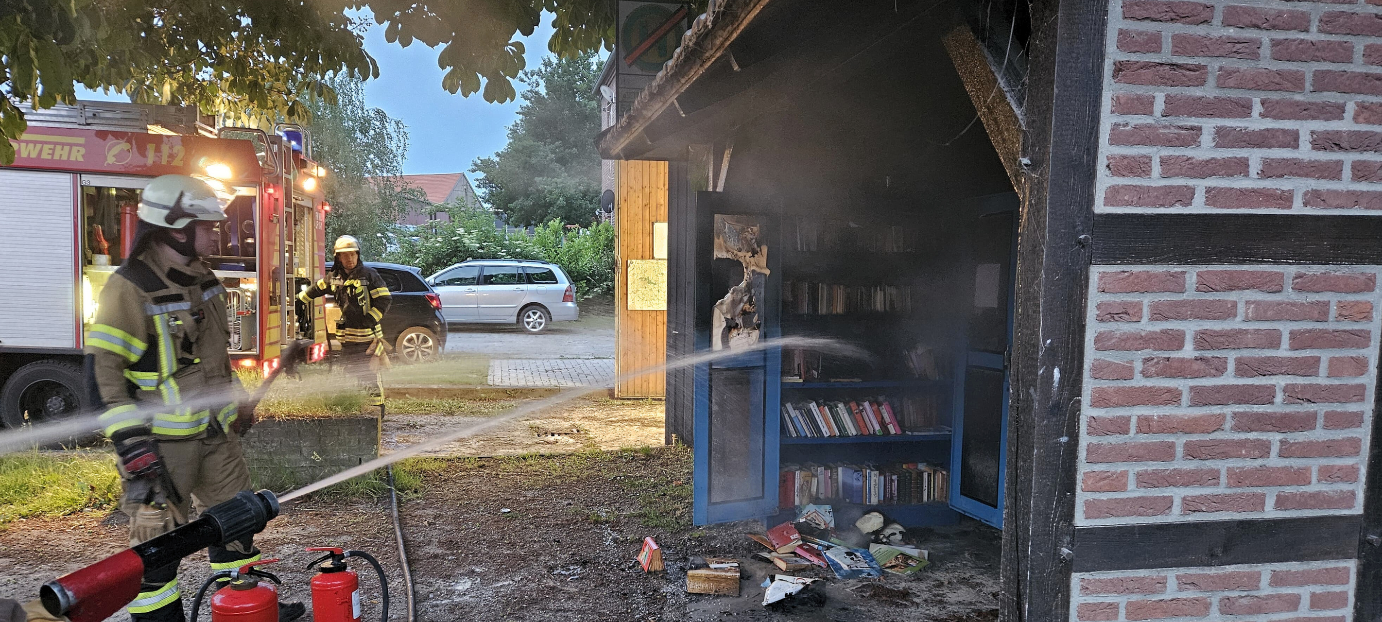 „Wieso macht man sowas?" Bücherschrank brennt in Klotingen