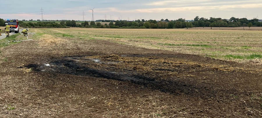 Strohballenbrand an der A44 bei Erwitte/Anröchte