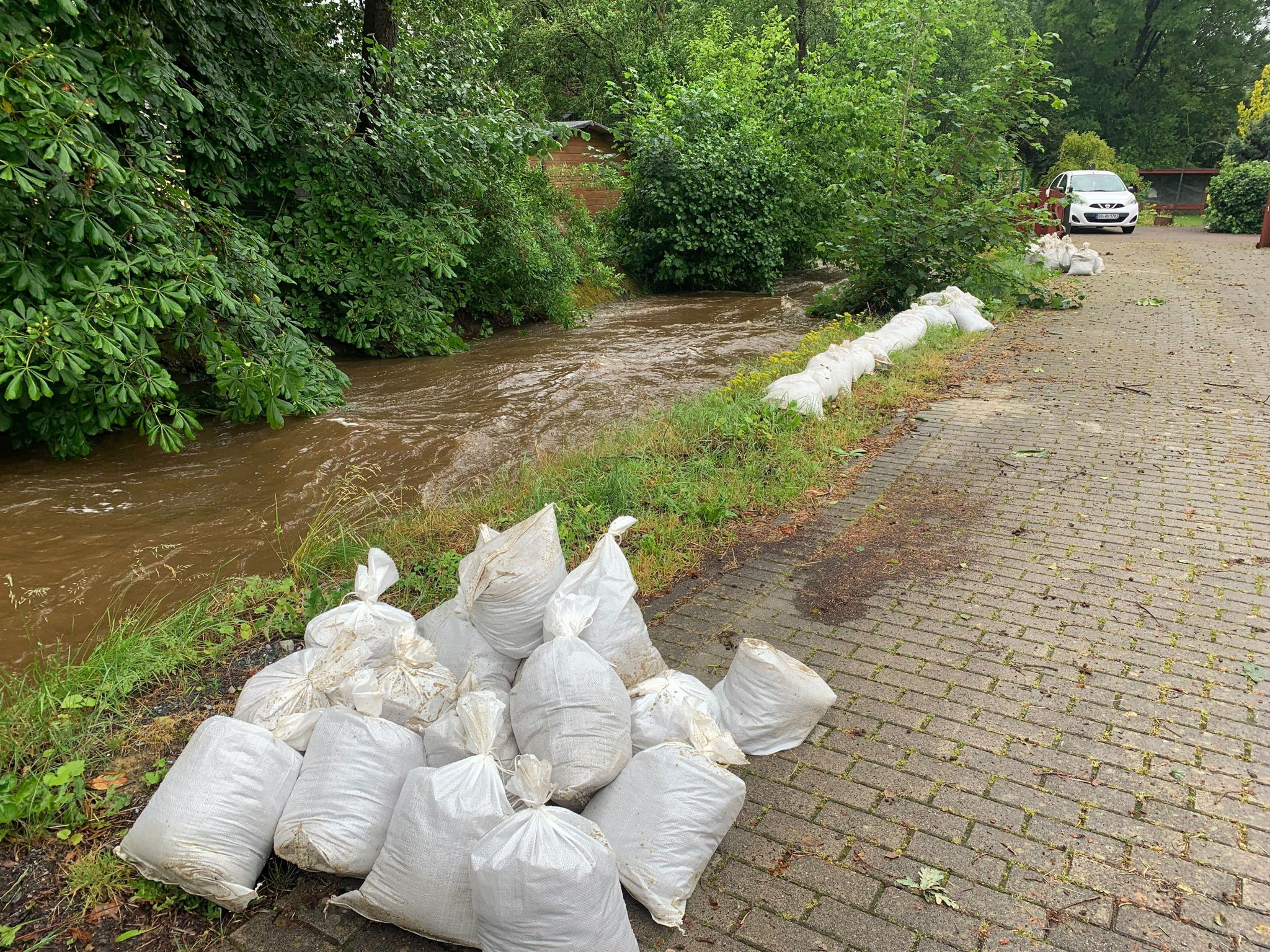 In Warstein-Hirschberg drohte die Bache überzulaufen.