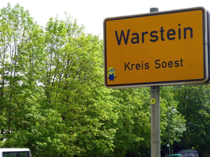 Ortsschild der Stadt Warstein.